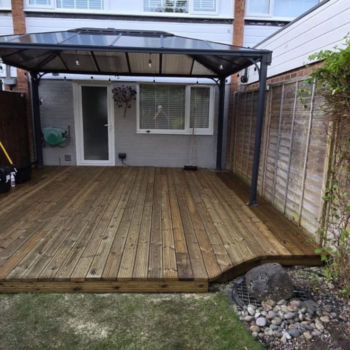 finished garden landscaping decking